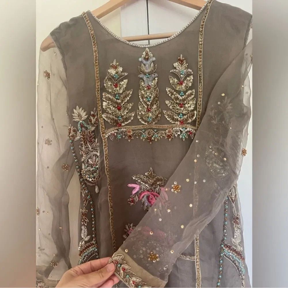 Luxurious Embroidered Brown and Gold 3 piece suit - Picture 12 of 16